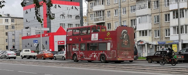 Через Кемерово проехал двухэтажный автобус с туристами из Лондона